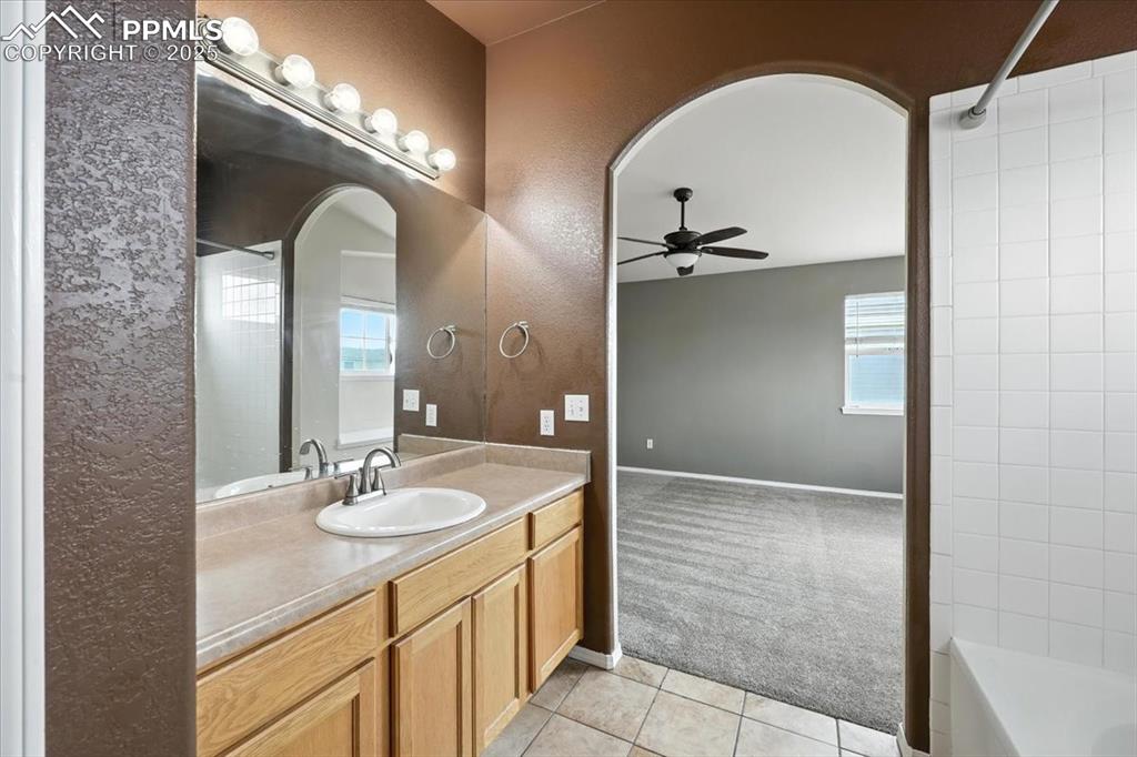 Image 26 of 46: Bathroom