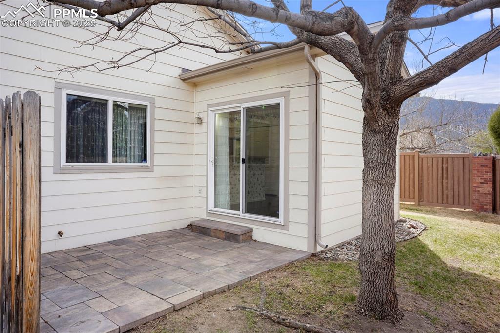 Image 21 of 22: Entry