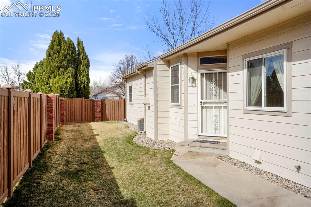 Image 22 of 22: Yard