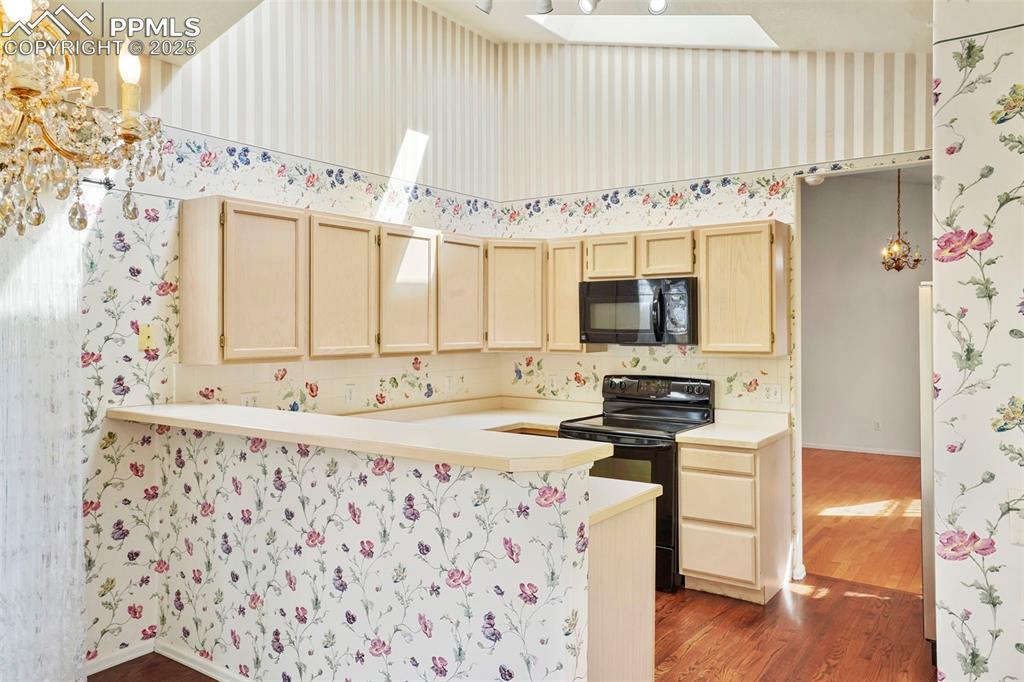 Image 6 of 22: Kitchen