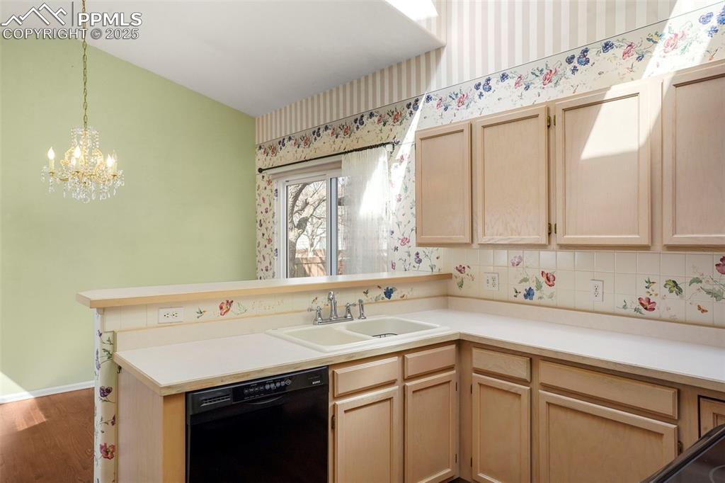 Image 8 of 22: Kitchen