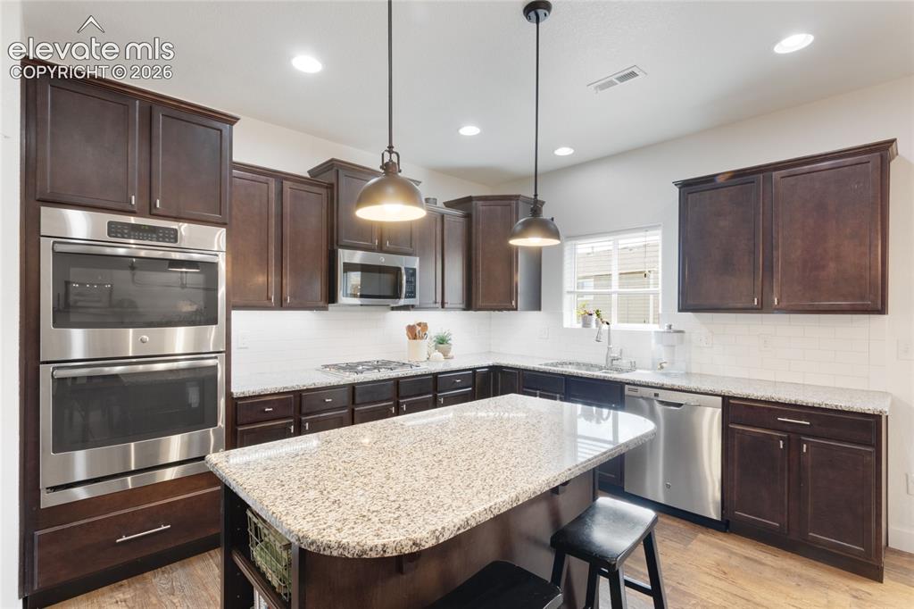 Image 13 of 45: Kitchen