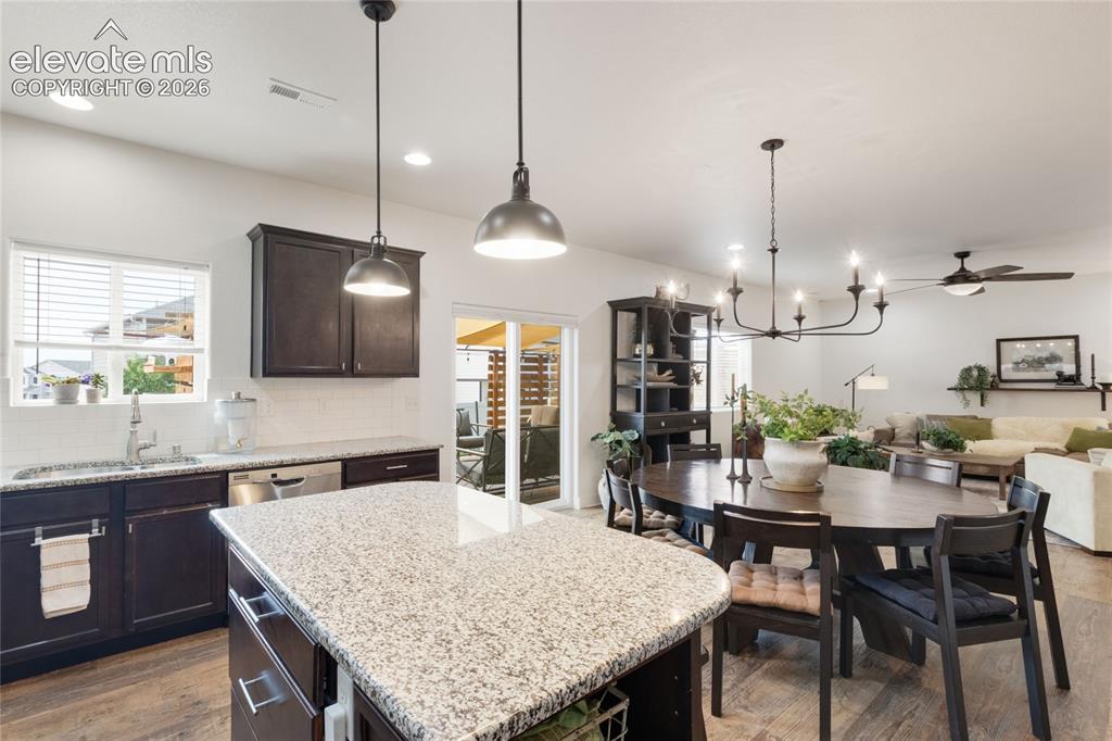 Image 14 of 45: Kitchen