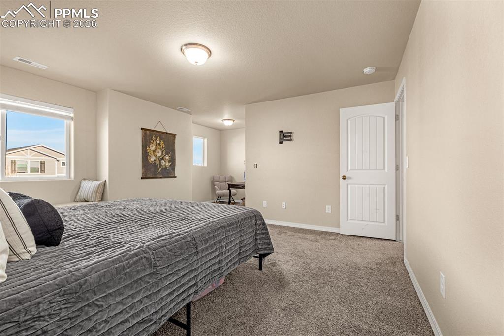 Image 15 of 33: Bedroom