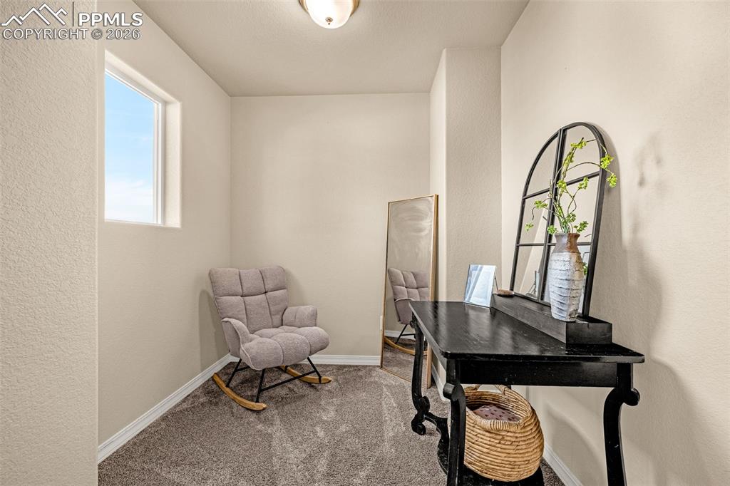 Image 17 of 33: Office