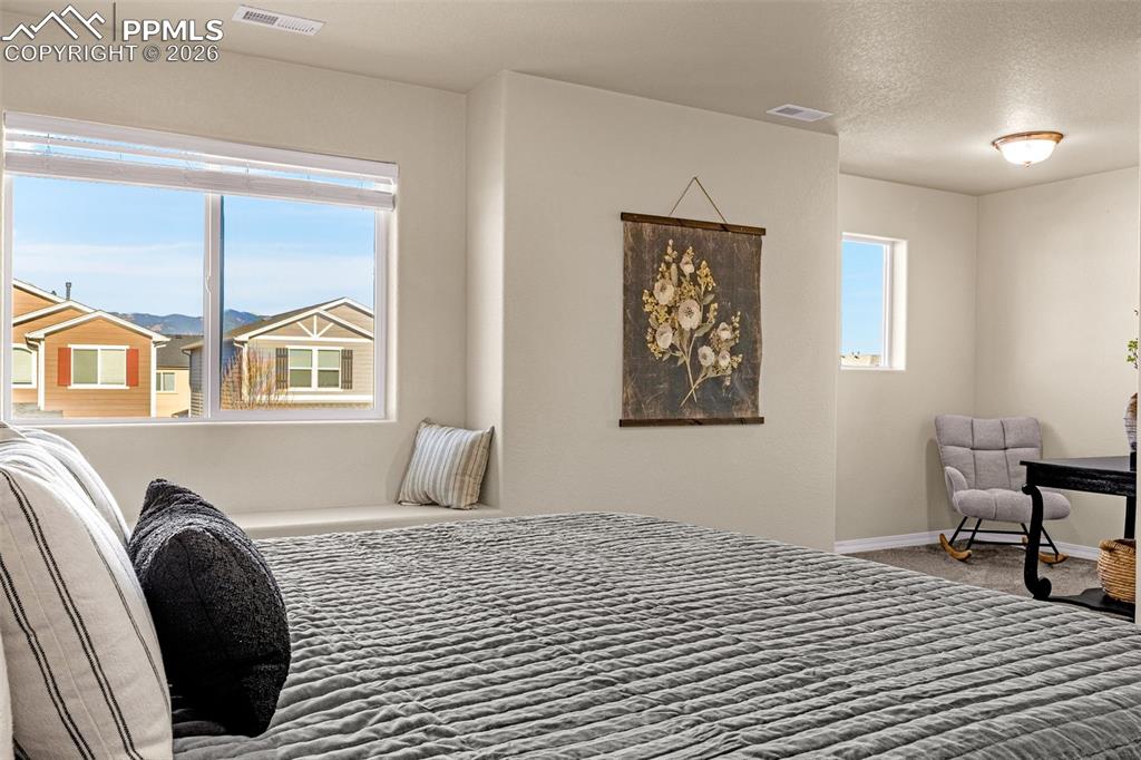 Image 20 of 33: Bedroom