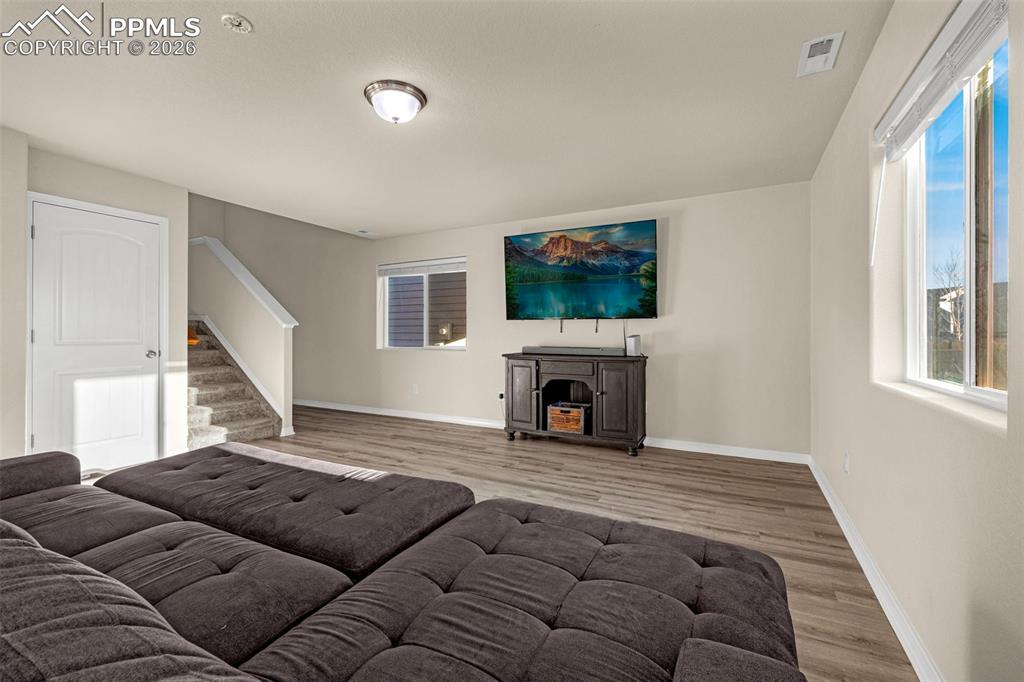 Image 4 of 33: Living Room