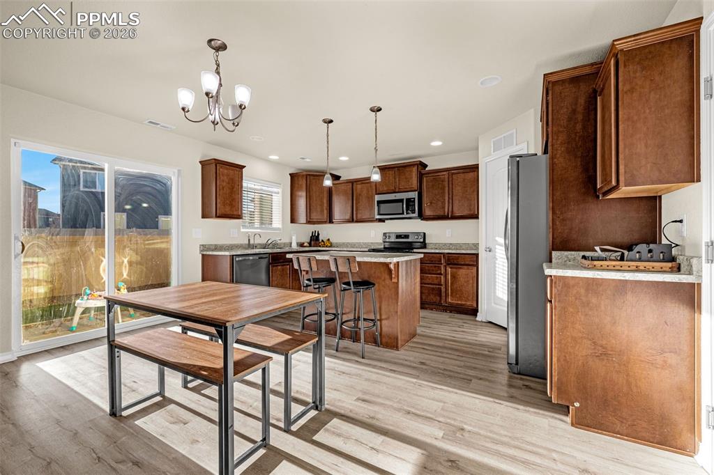 Image 6 of 33: Dining Area