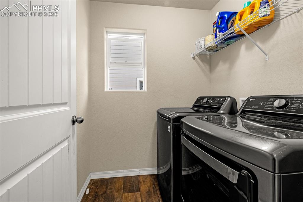 Image 9 of 33: Laundry