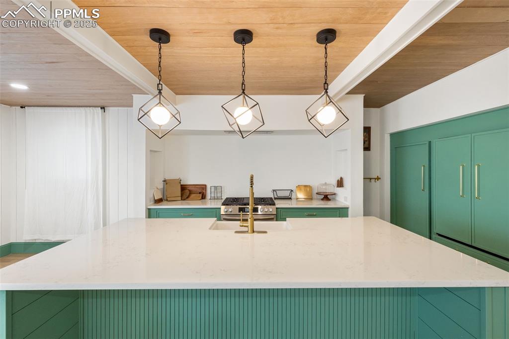 Image 15 of 35: Kitchen