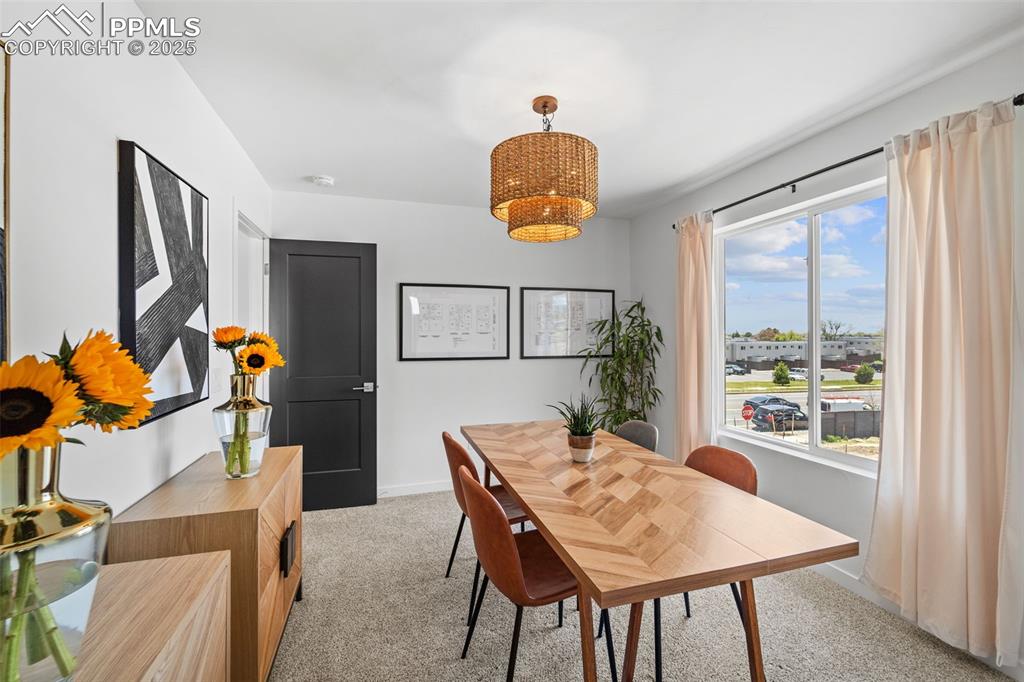 Image 20 of 26: Dining Area