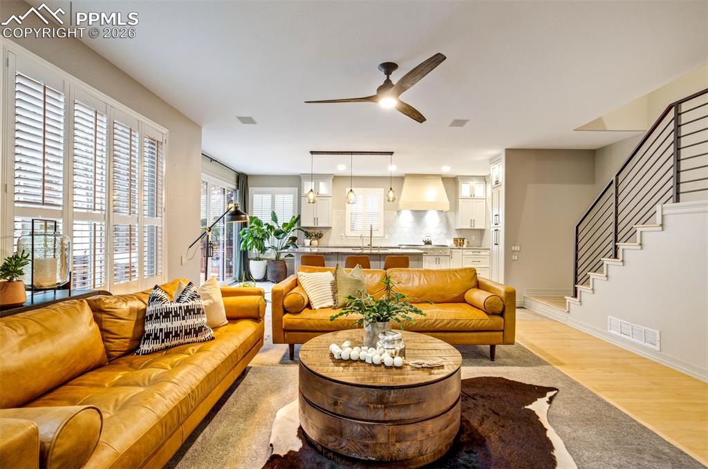 Image 5 of 50: Family Room