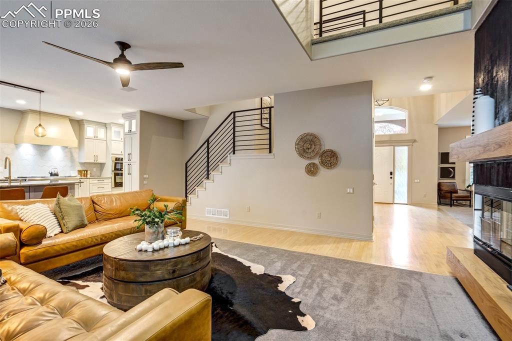 Image 6 of 50: Family Room
