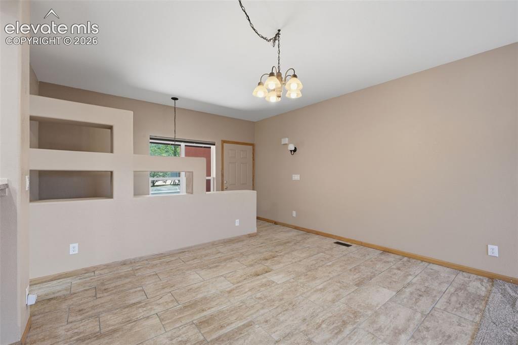 Image 12 of 40: Dining Room