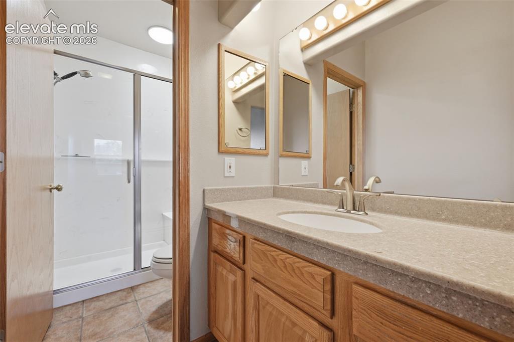 Image 20 of 40: Bathroom