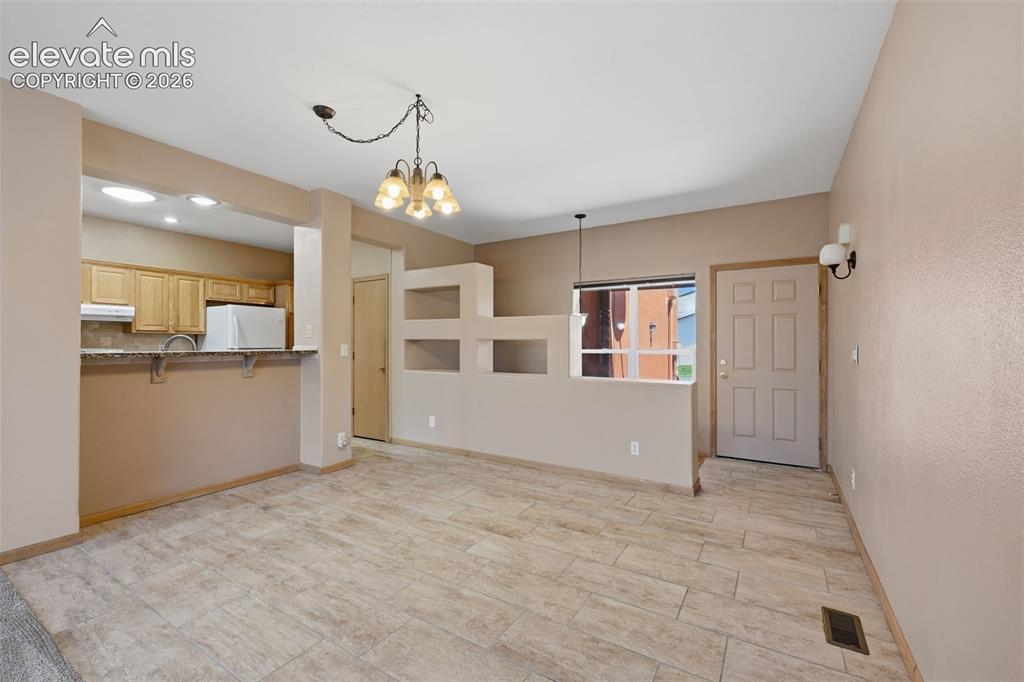 Image 5 of 40: Dining Room