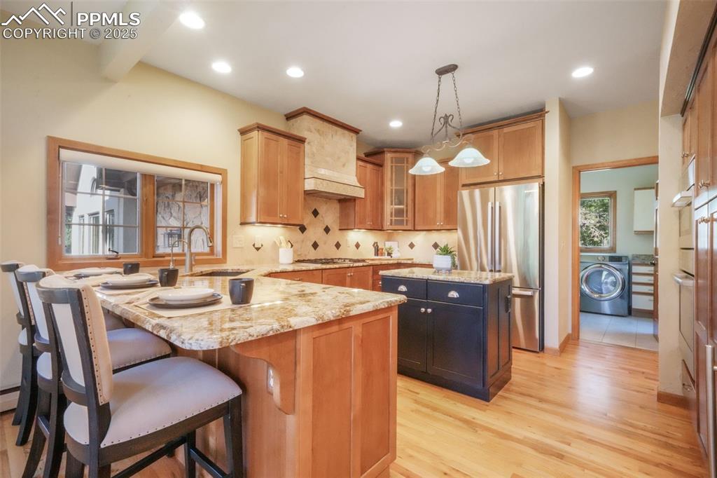 Image 18 of 50: Kitchen