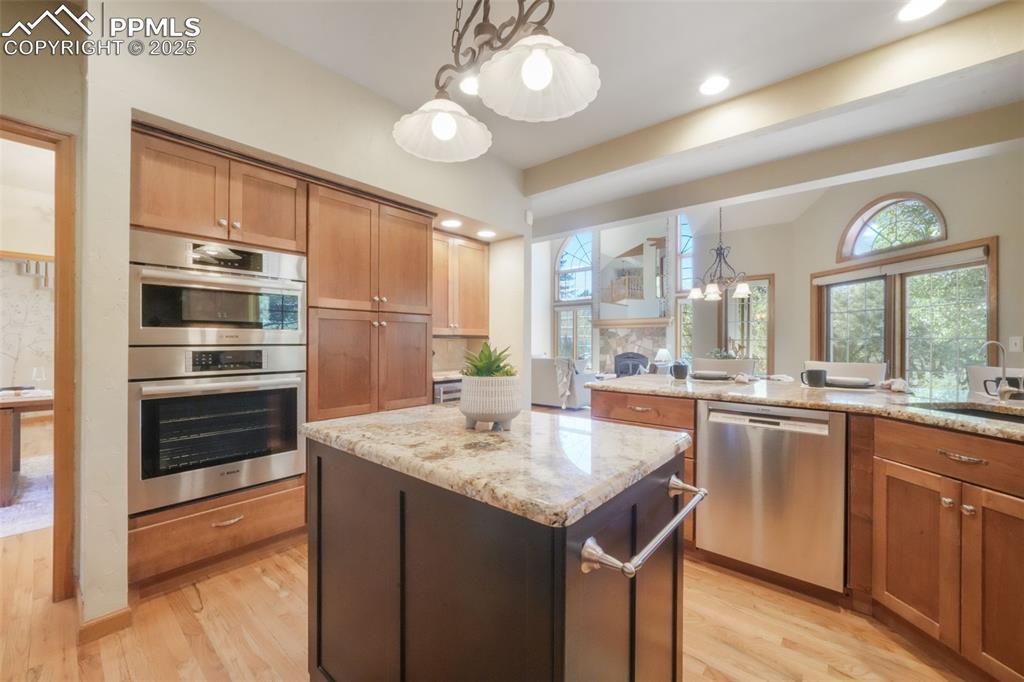 Image 19 of 50: Kitchen