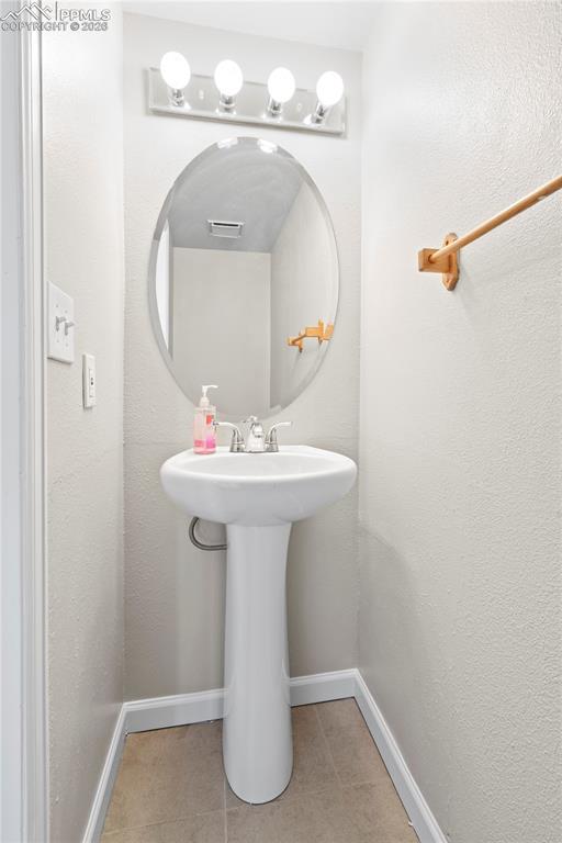 Image 13 of 30: Bathroom