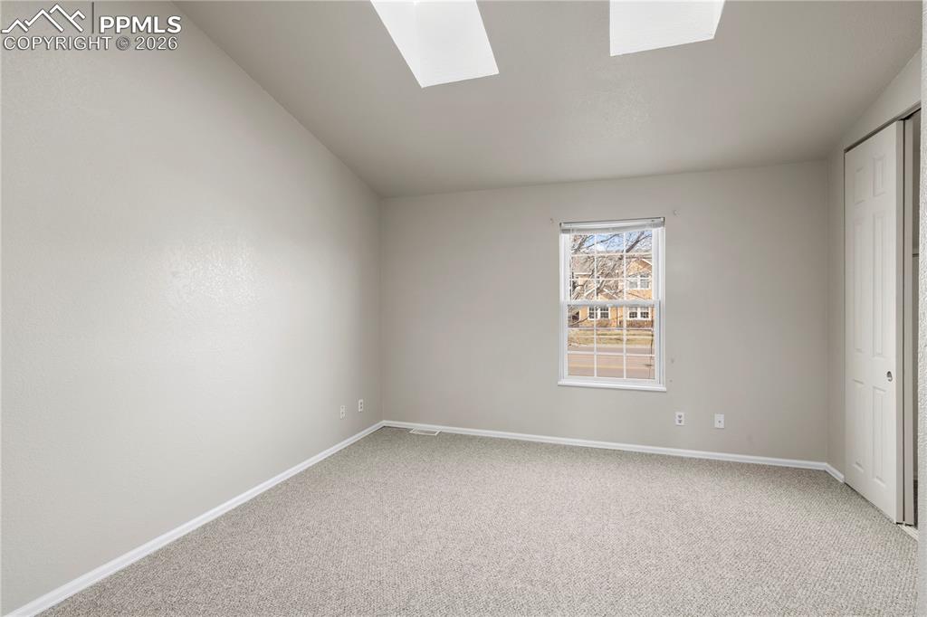 Image 14 of 30: Bedroom