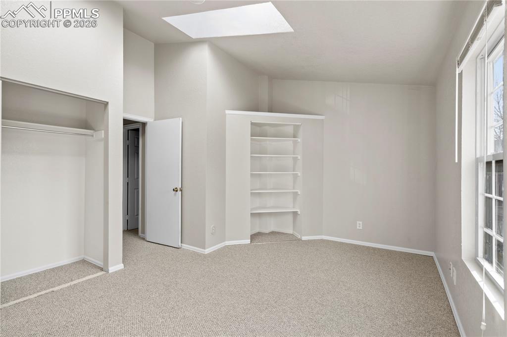 Image 20 of 30: Bedroom