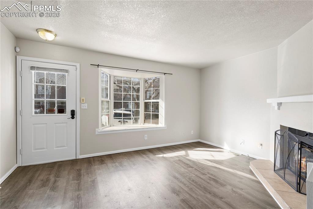 Image 22 of 30: Living Room