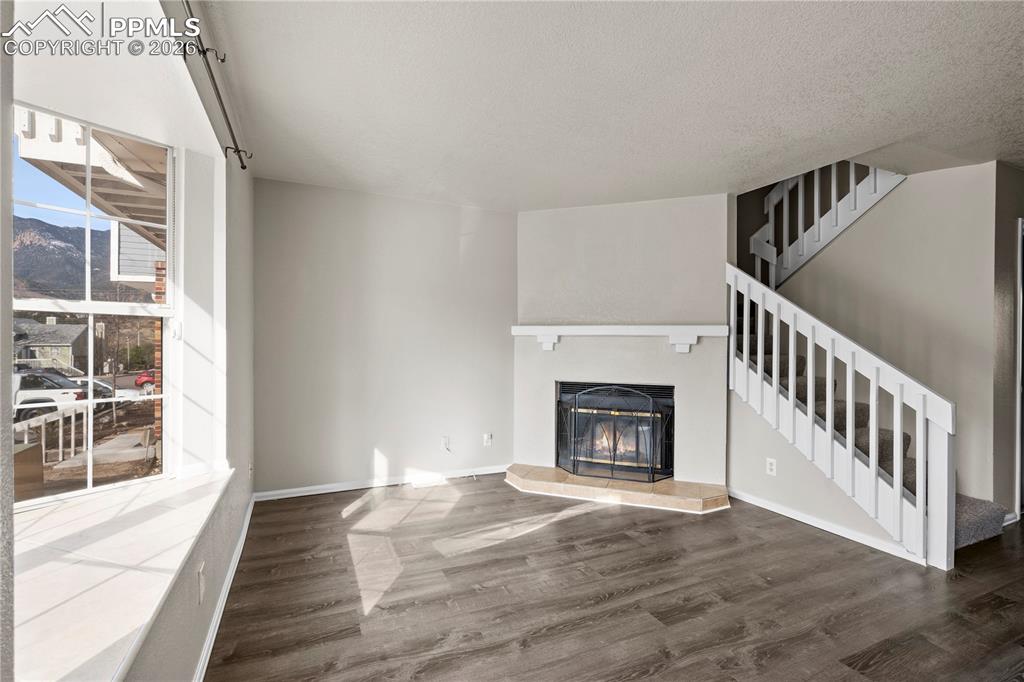 Image 4 of 30: Living Room