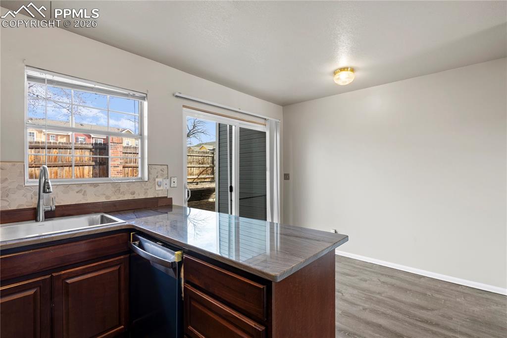 Image 8 of 30: Kitchen