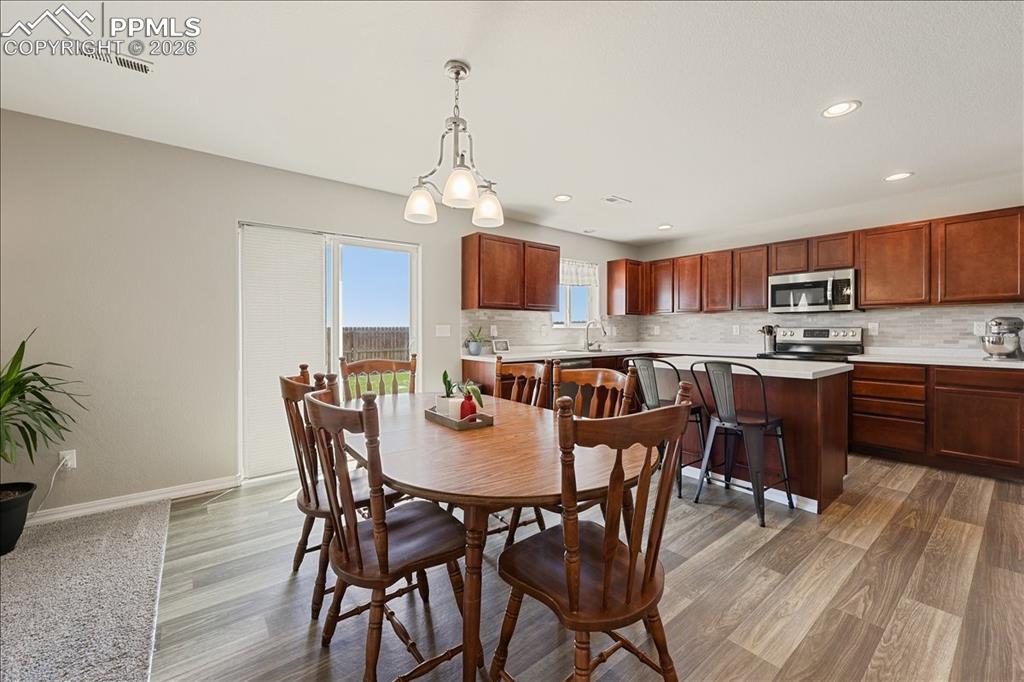 Image 11 of 35: Dining Area