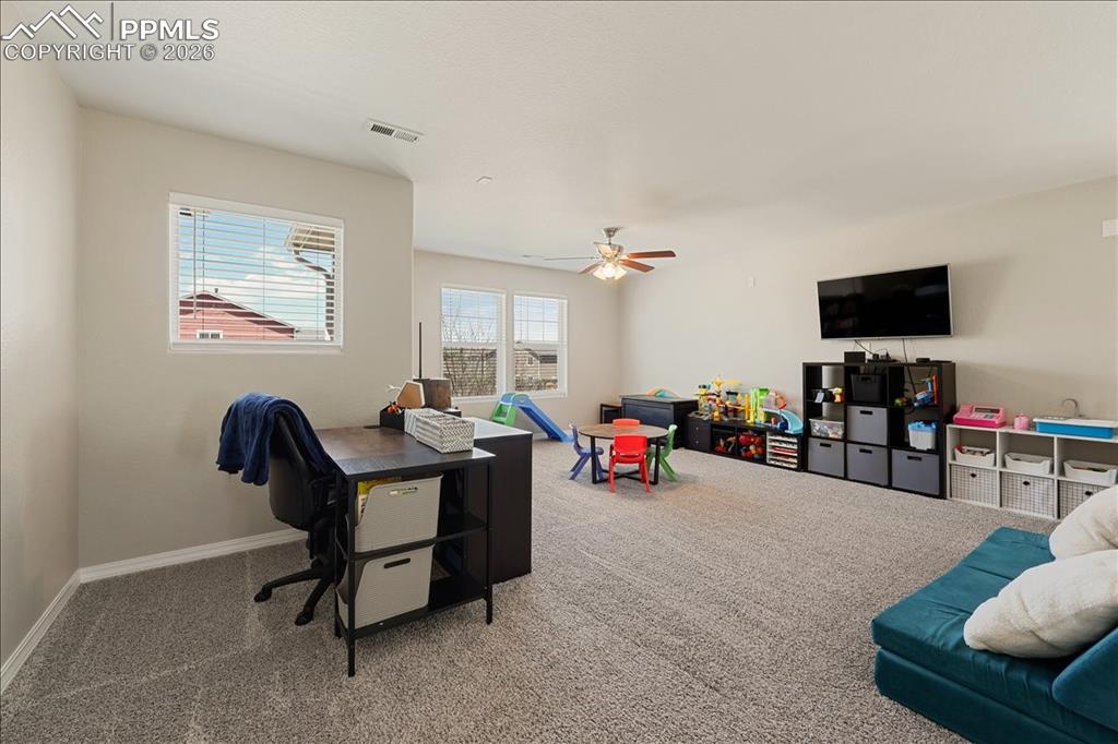 Image 18 of 35: Office