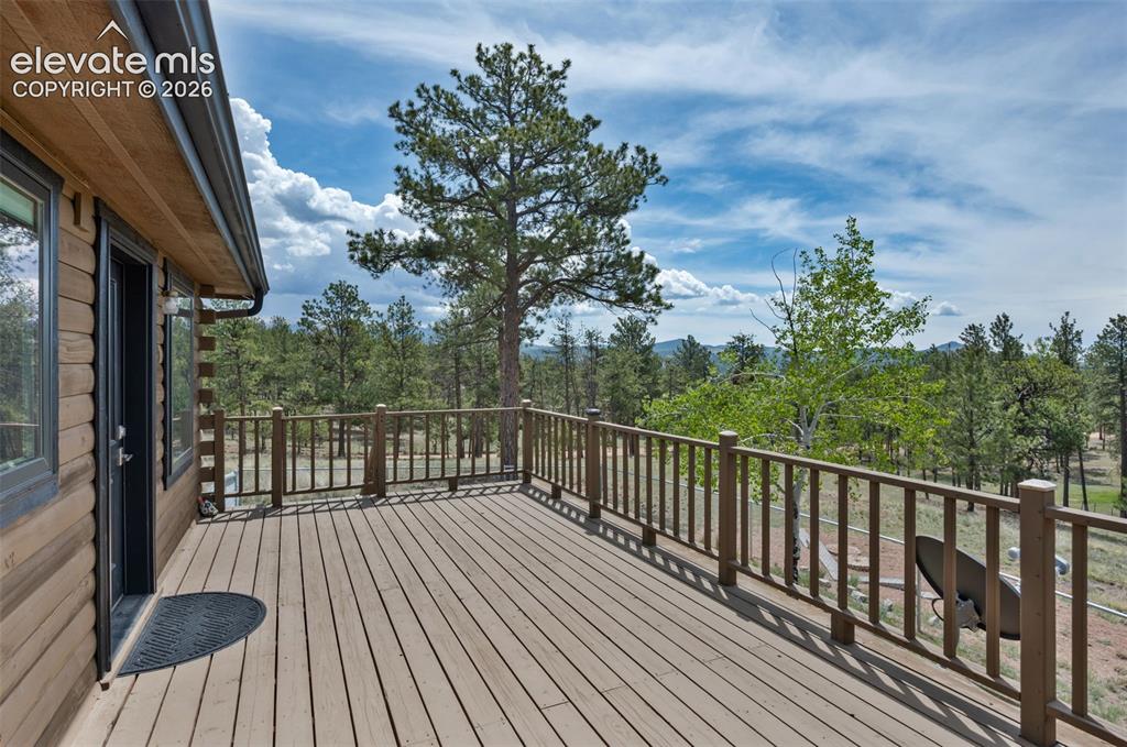 Image 18 of 47: Dining Area