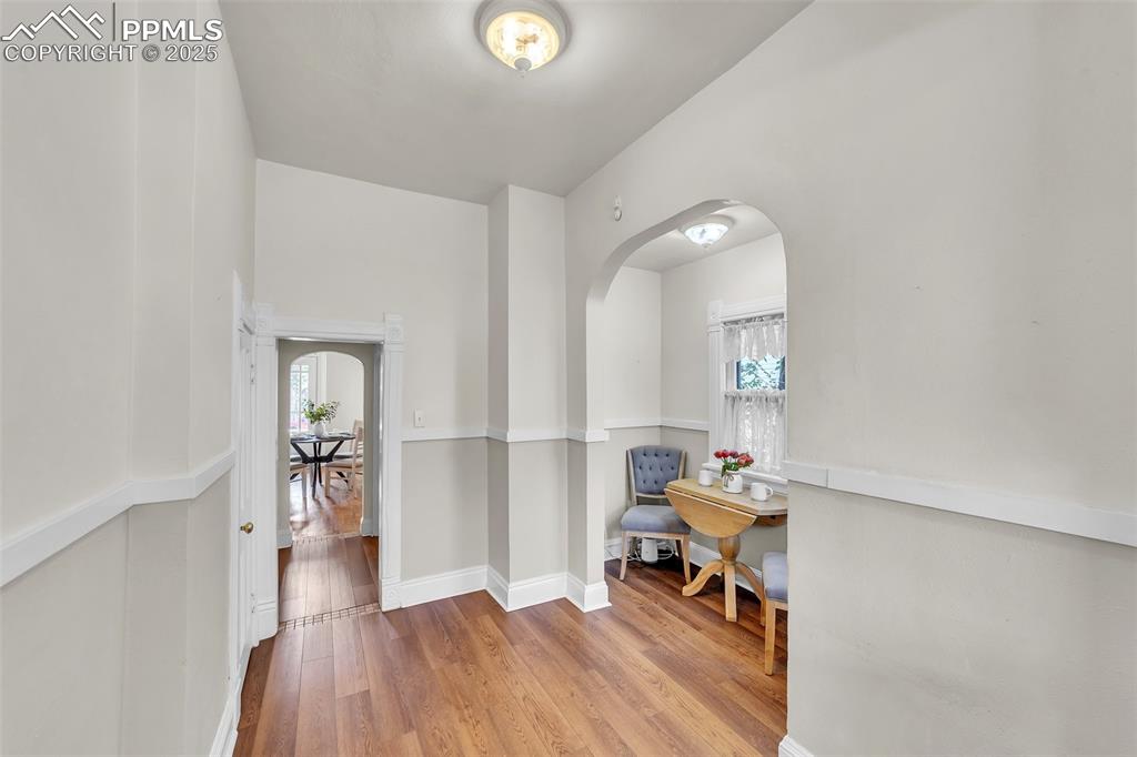 Image 13 of 49: Kitchen Breakfast Nook