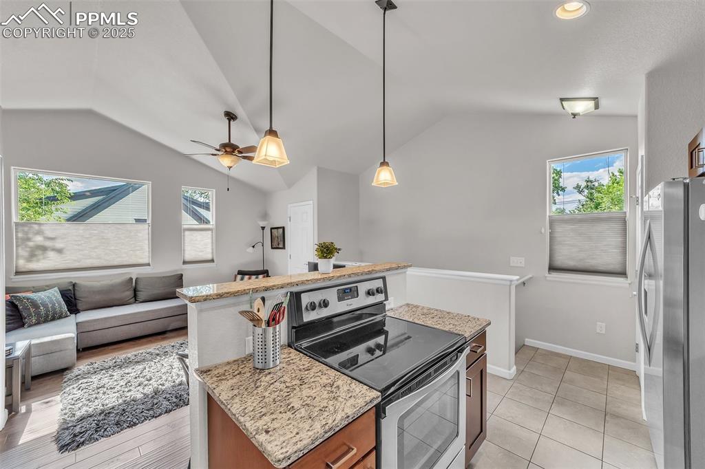 Image 33 of 49: Apartment: Kitchen with stainless steel appliances, lofted ceiling, plenty 