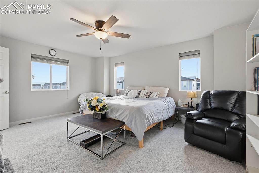 Image 10 of 21: Bedroom