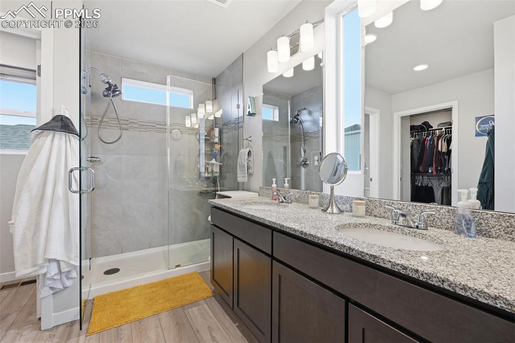 Image 12 of 21: Bathroom