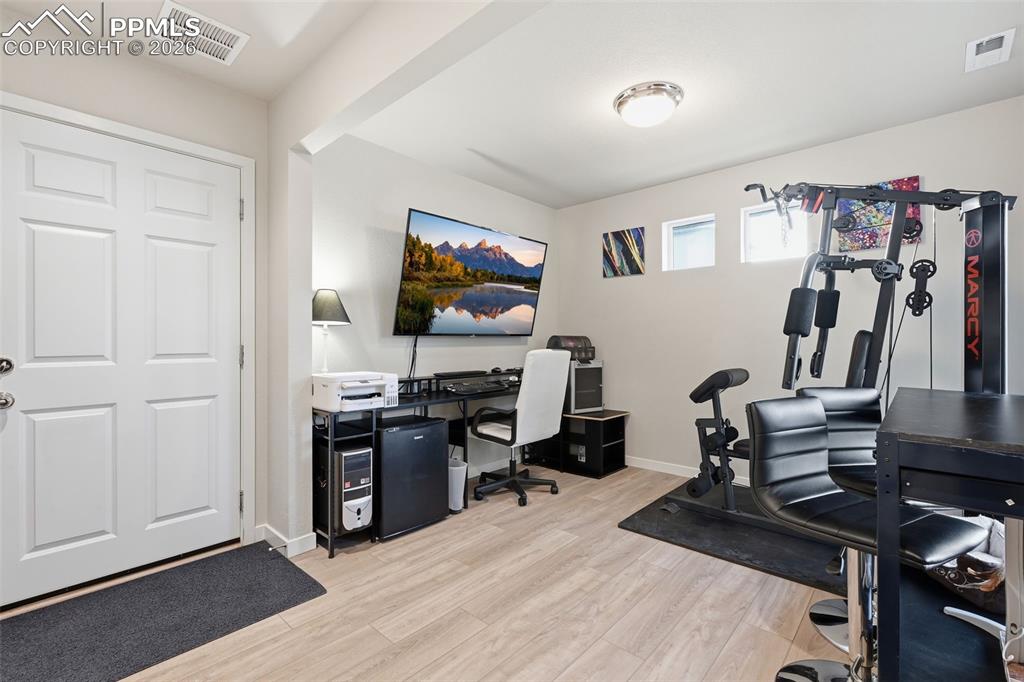 Image 3 of 21: Office