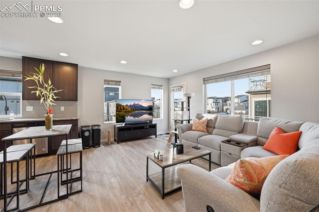 Image 5 of 21: Living Room