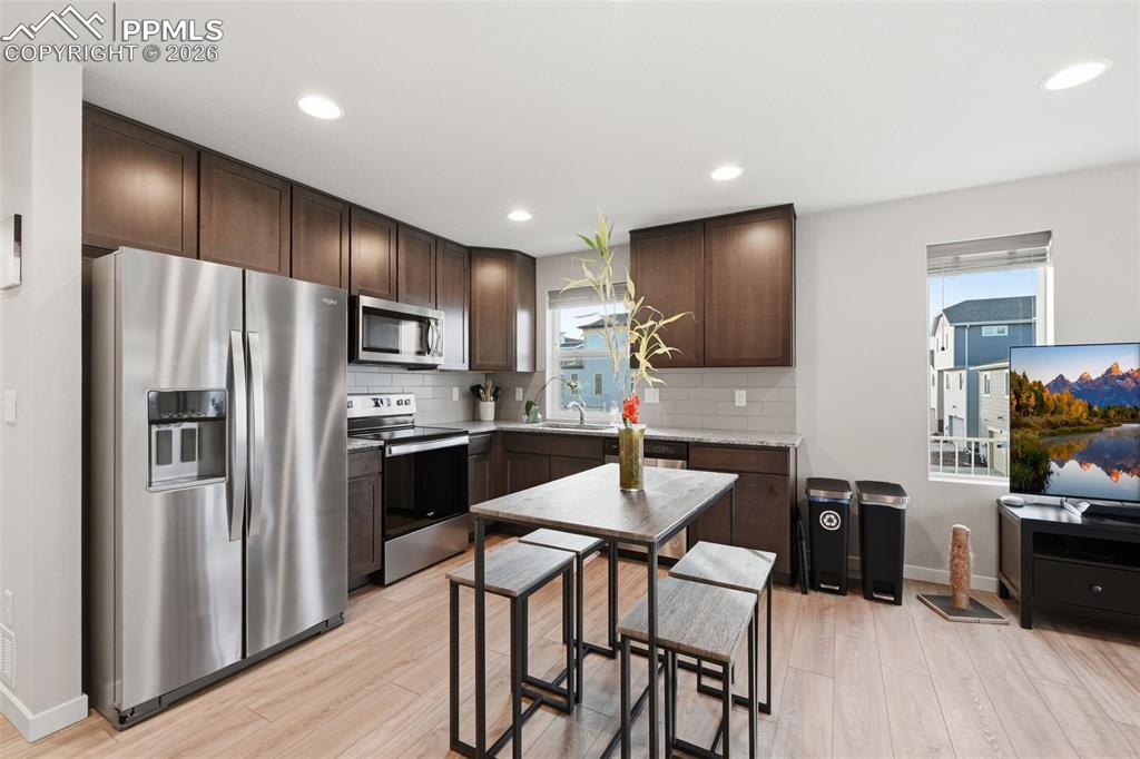 Image 6 of 21: Kitchen