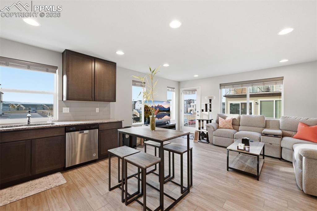 Image 7 of 21: Kitchen