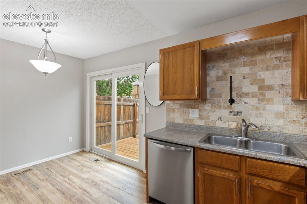 Image 12 of 30: Kitchen