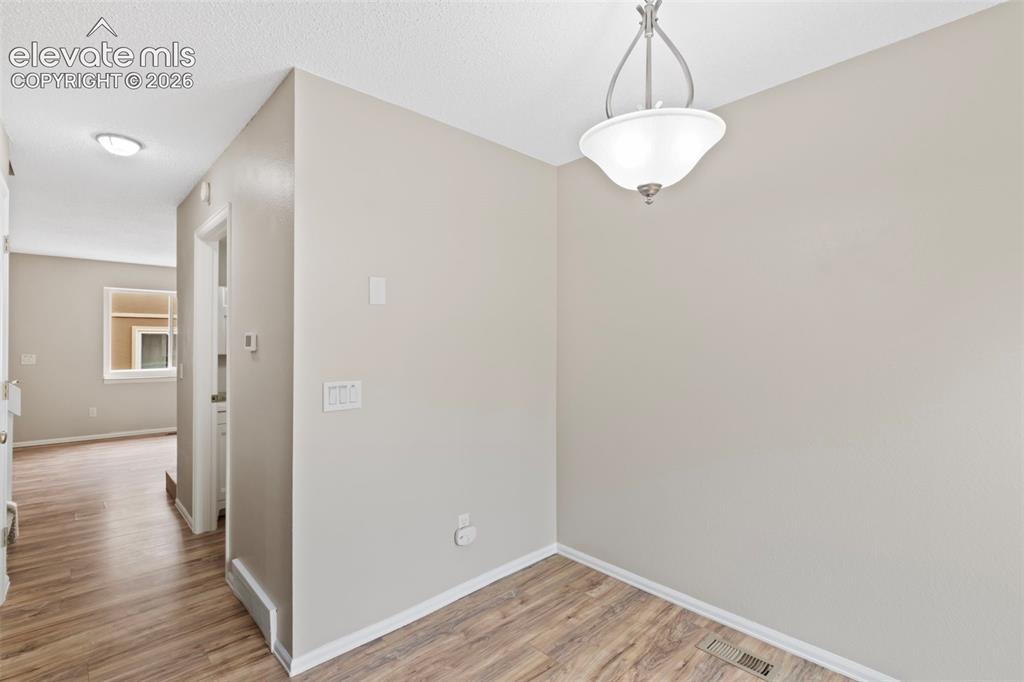 Image 14 of 30: Dining Area