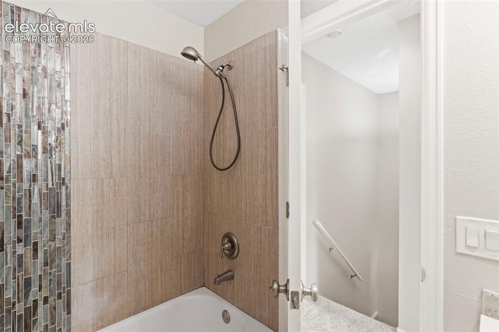 Image 22 of 30: Bathroom