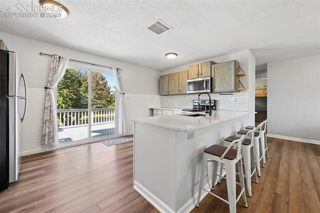 Image 3 of 41: Beautiful Kitchen with eating area