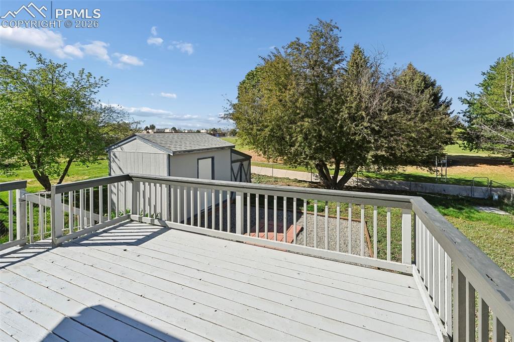 Image 6 of 41: Beautiful Deck