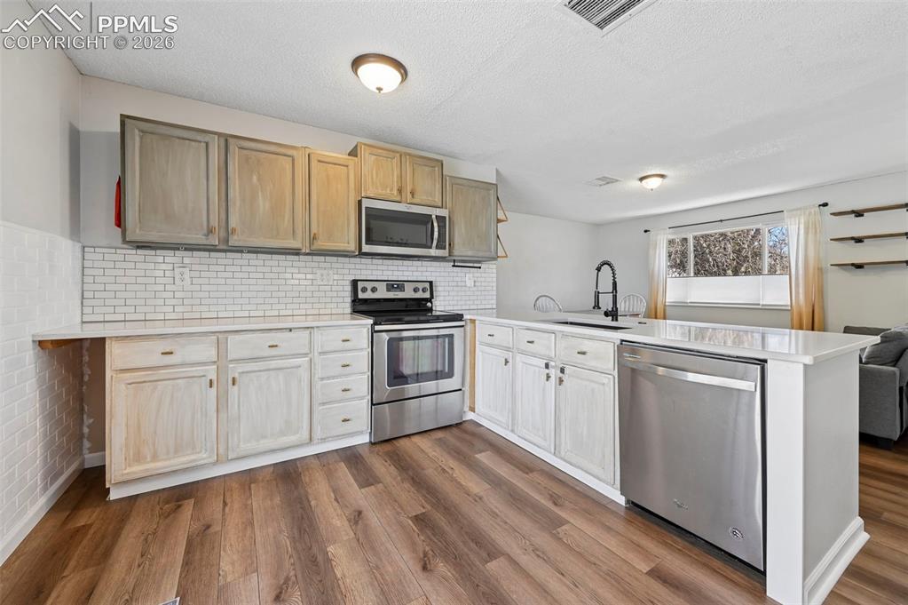 Image 8 of 41: Kitchen with Peninsula