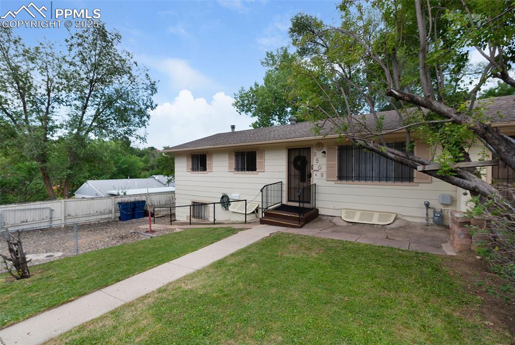 Caption: Property With 3 Different Living Quarters