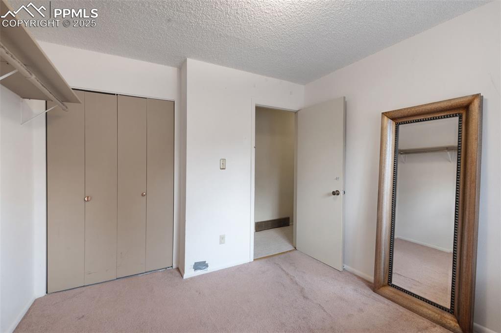 Image 18 of 50: Bedroom