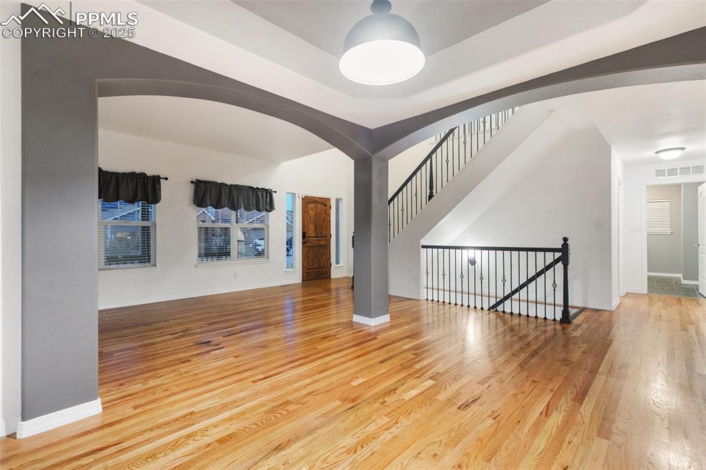 Image 14 of 46: Living Room