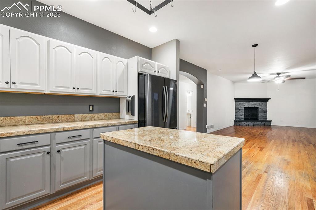 Image 17 of 46: Kitchen