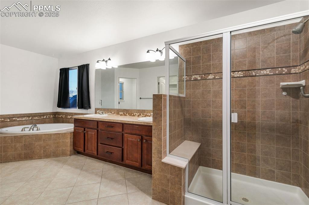 Image 29 of 46: Bathroom